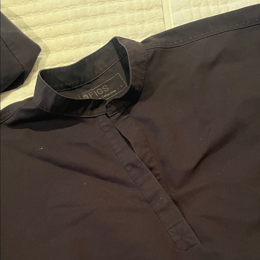 Figs scrub top